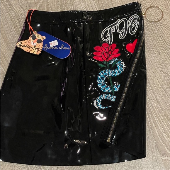 Fiona Chen BNWT Vinyl Skirt - Picture 3 of 4
